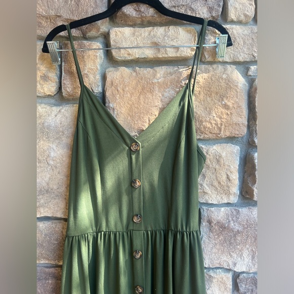 Green Maxi Dress with buttons size Large - Brand New Dress - Excellent condition - Picture 2 of 5